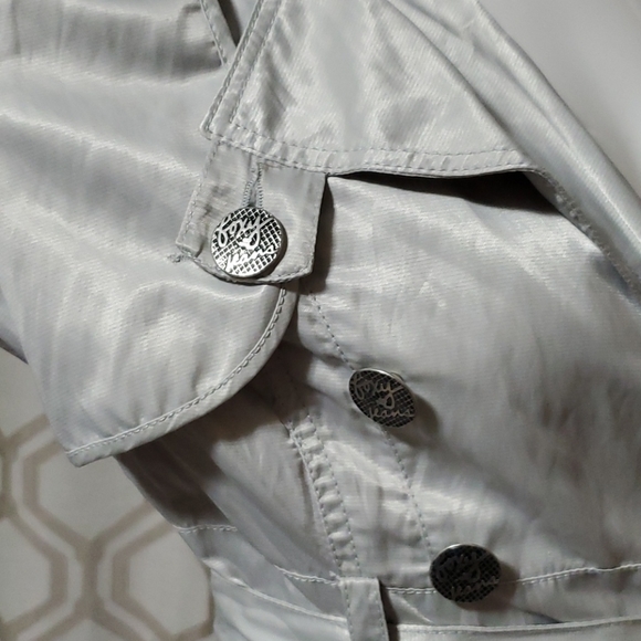 Foxy Jean soft silver wrinkled trench - Picture 6 of 10